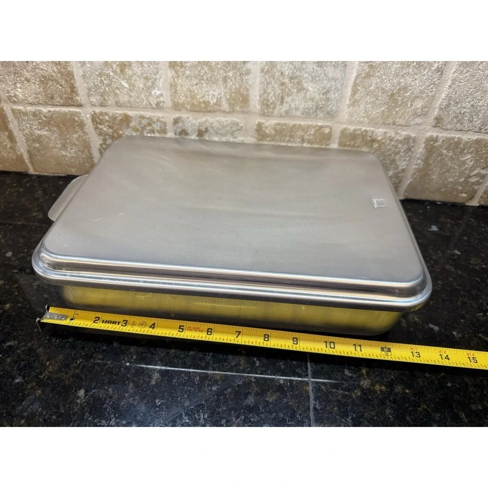 Vintage MIRRO Aluminum Cake Brownie Pan with Sliding Lid 13x9x 2-5/8 USA